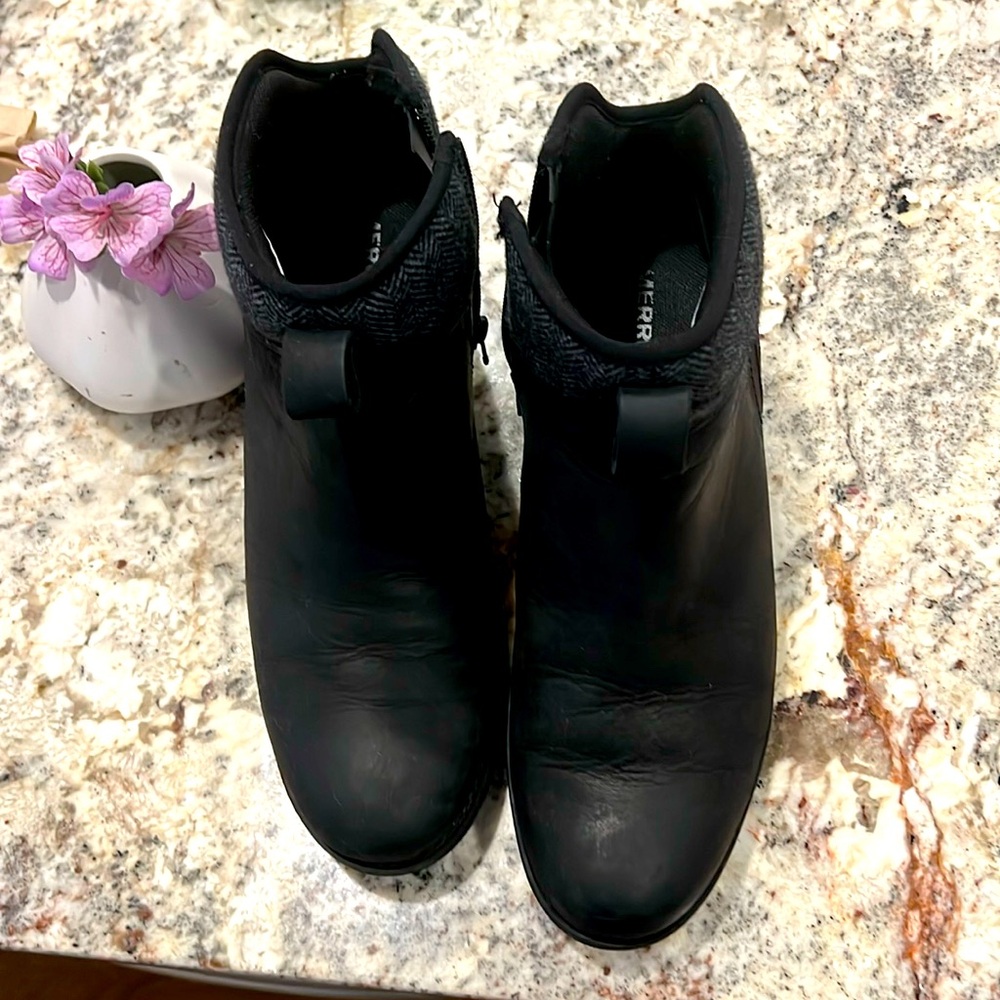 Merrell women’s ankle boots size 10